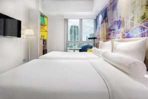 标准房, 2 张单人床 | 防过敏的被褥、迷你吧、客房内保险箱、特色家居