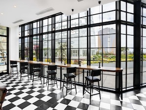 2 Restaurants, Frühstück, Mittagessen, Abendessen, internationale Küche