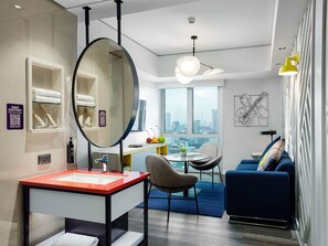 Standaard suite, Meerdere bedden | Hypoallergeen beddengoed, een minibar, een kluis op de kamer