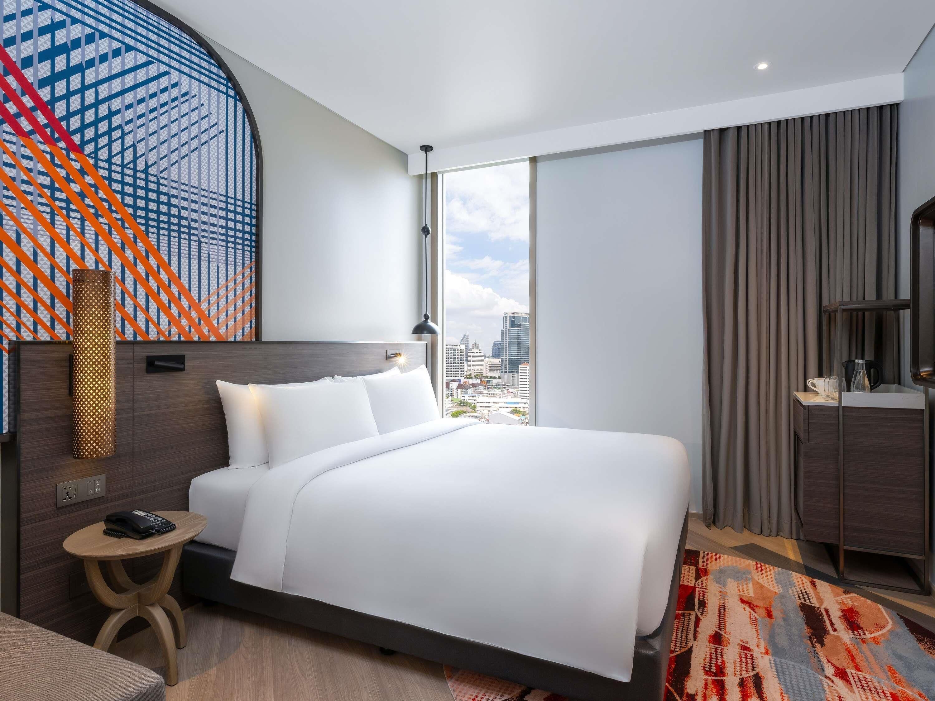 办公桌、笔记本电脑工作区、遮光窗帘、免费婴儿床