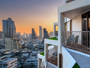 Individually decorated, desk, laptop workspace, blackout curtains - Mercure Bangkok Surawong (Bangkok)