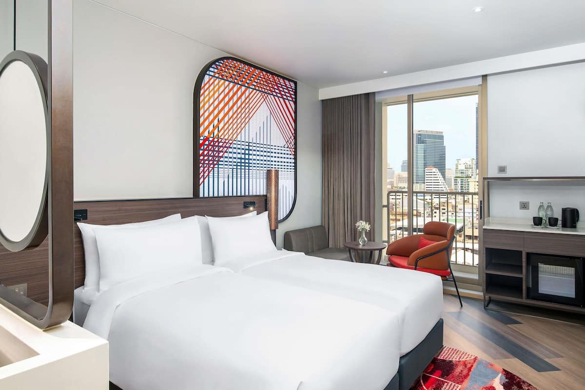 Chambre supérieure, 2 lits jumeaux, balcon | Bureau, espace de travail pour ordinateurs portables