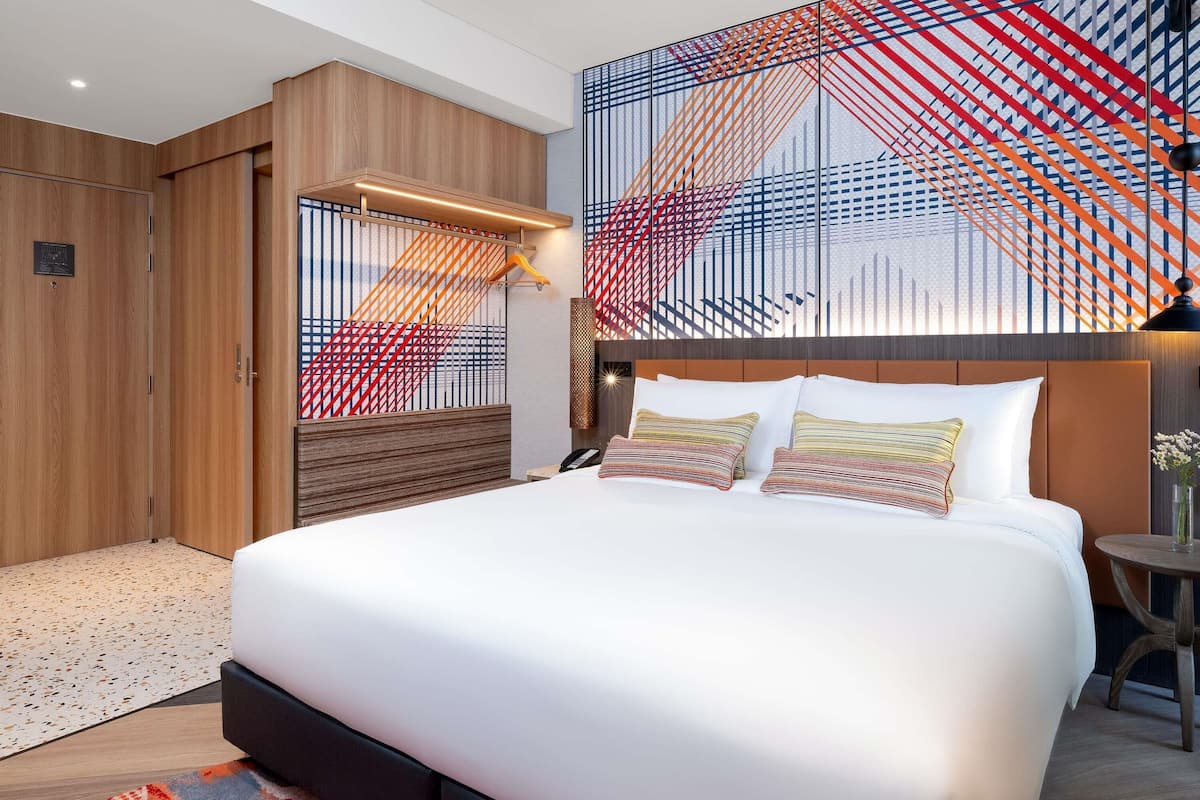 Deluxe Room, 1 King Bed | Desk, laptop workspace, blackout curtains, free cots/infant beds