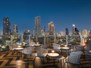 Bar (on property) - Mercure Bangkok Surawong (Bangkok)