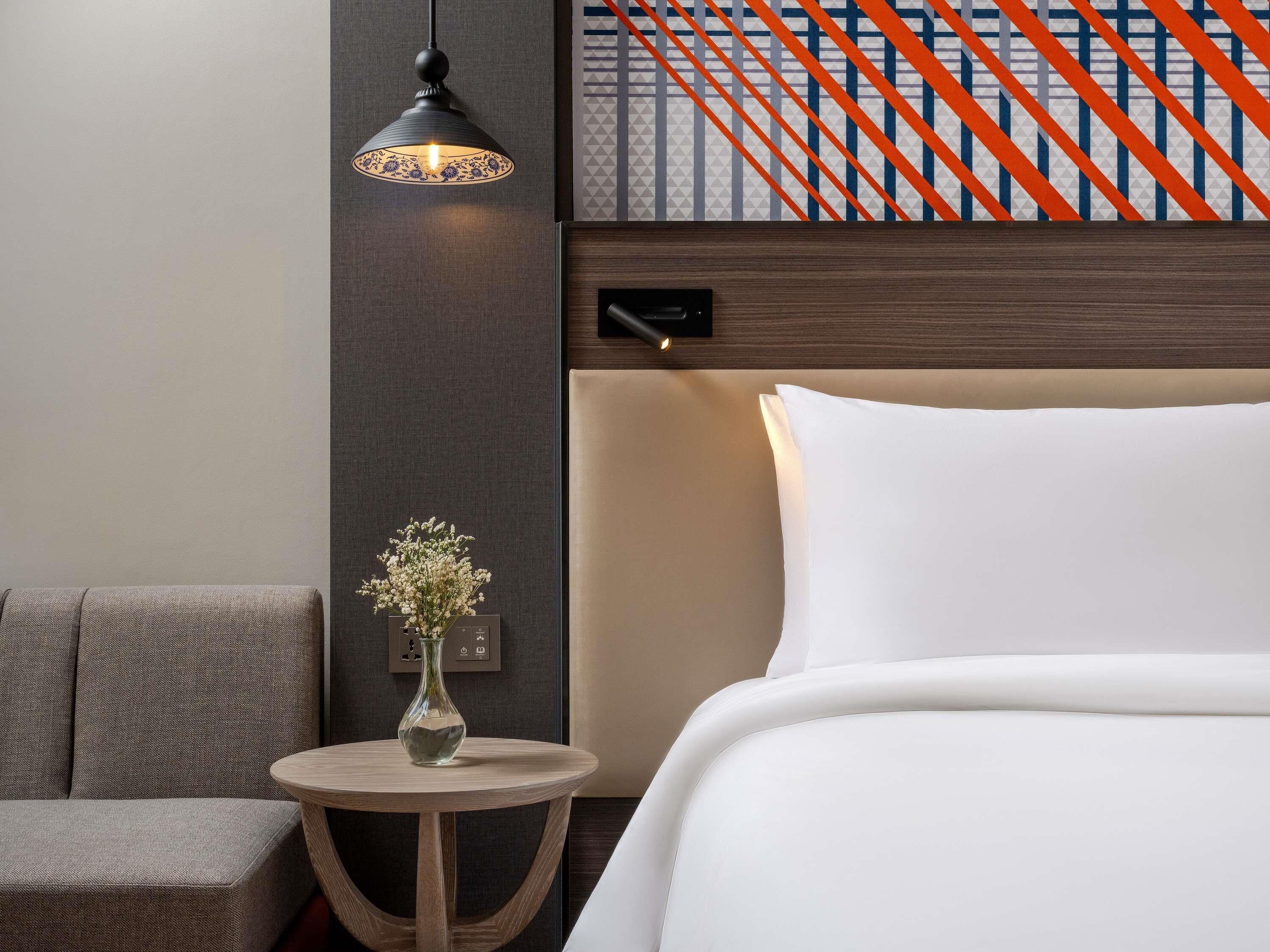 办公桌、笔记本电脑工作区、遮光窗帘、免费婴儿床