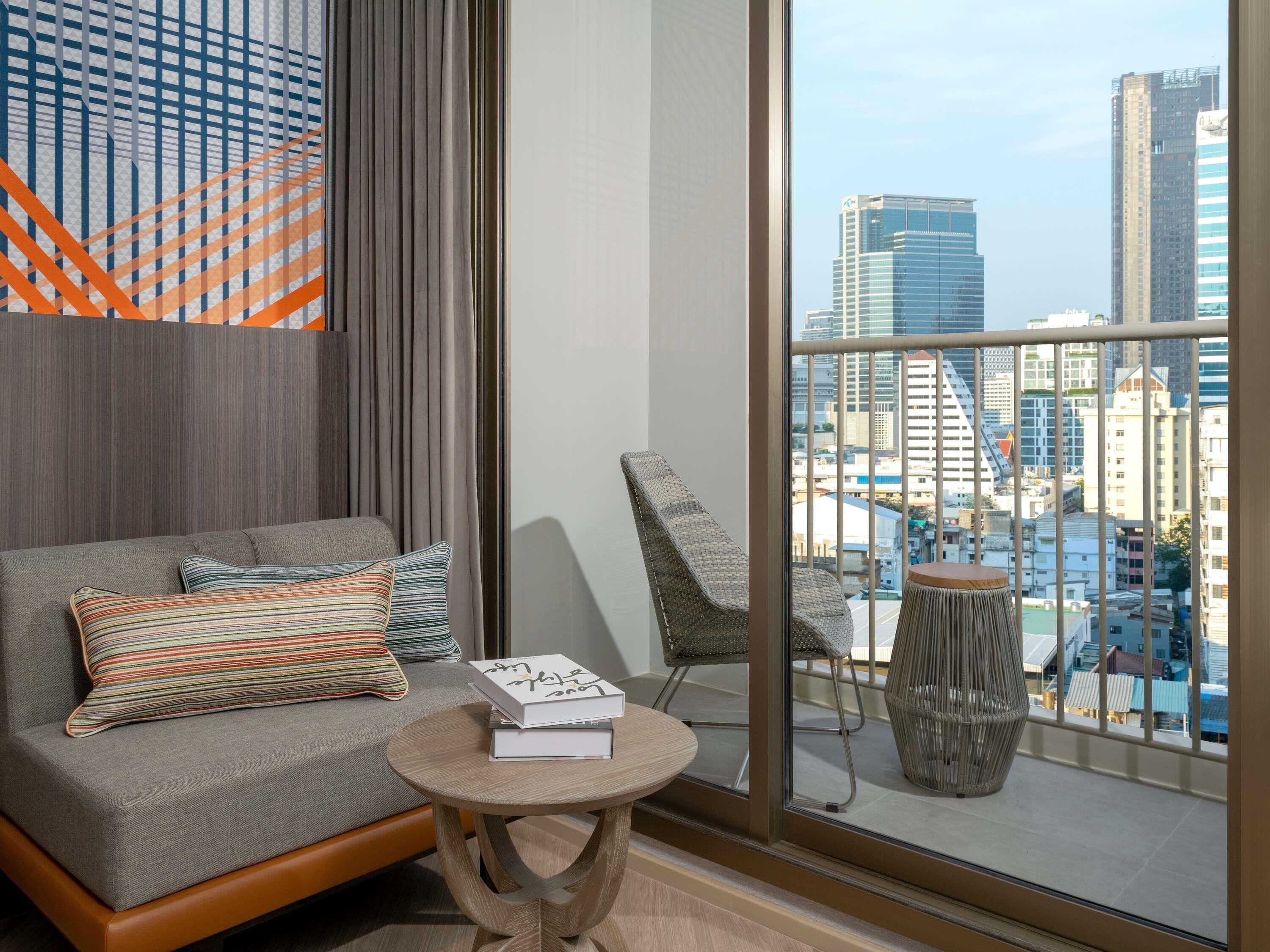 Desk, laptop workspace, blackout curtains, free cots/infant beds