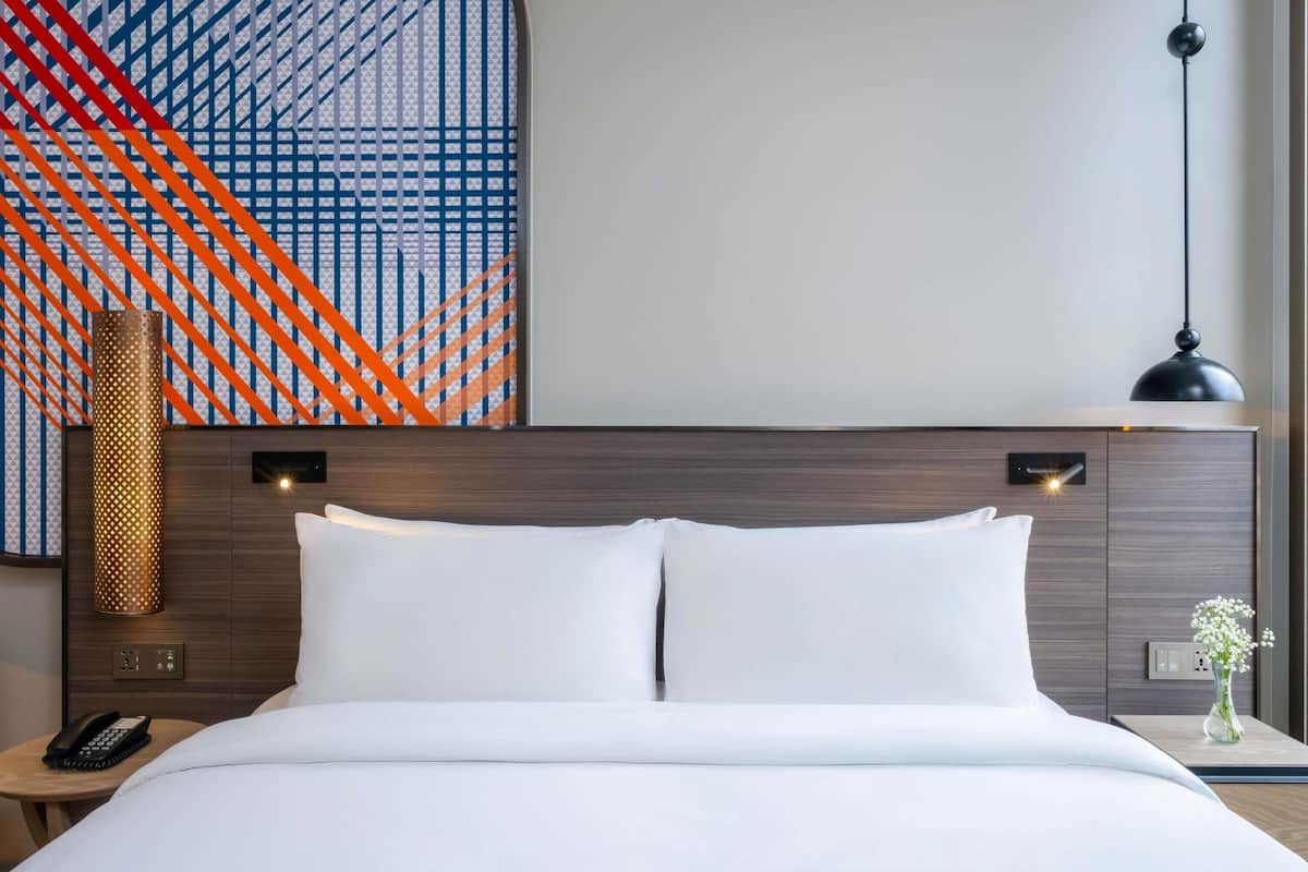 Bureau, espace de travail pour ordinateur portable, rideaux occultants