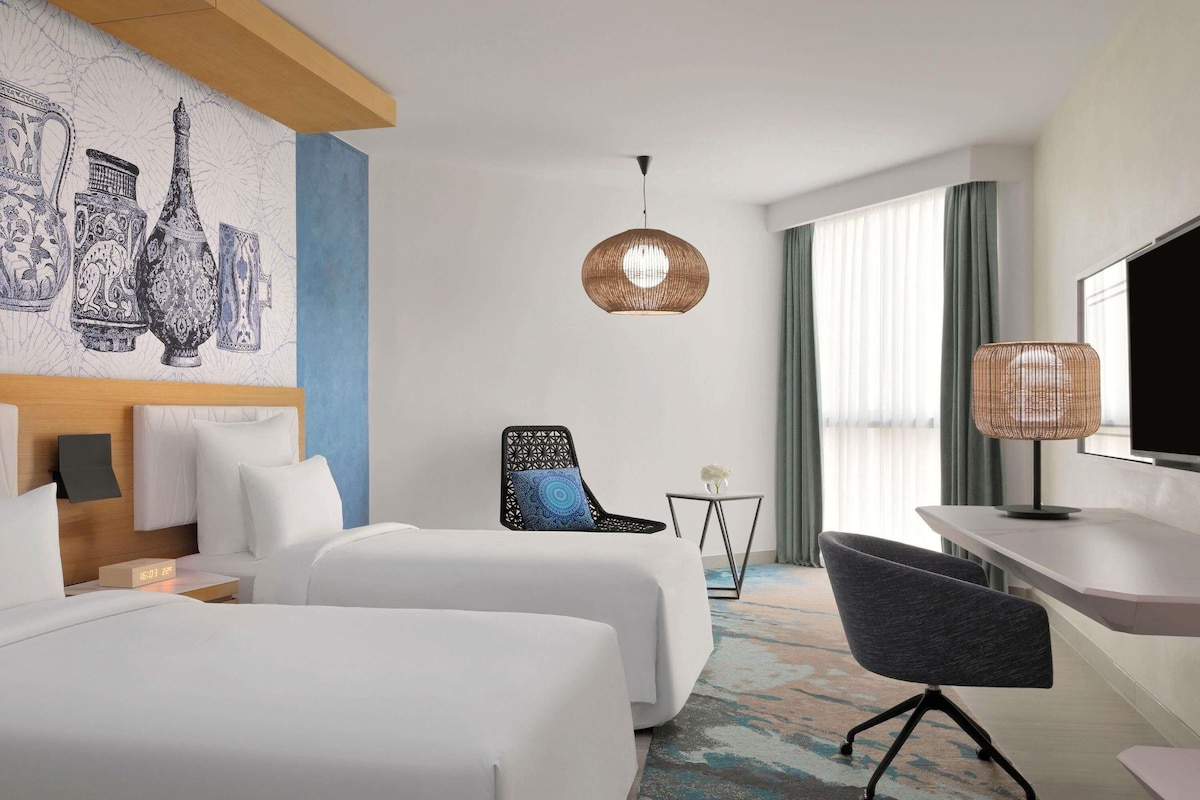 Minibar, két bảo mật tại phòng, bàn