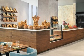 Desayuno buffet todos los días (con cargo)