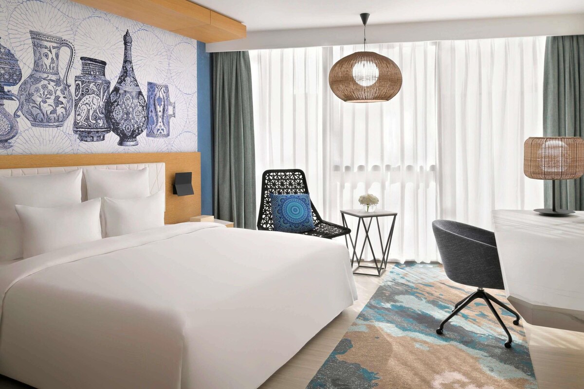 Minibar, két bảo mật tại phòng, bàn 