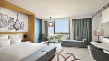 Suite junior, 1 cama de matrimonio grande con sofá cama | Minibar, caja fuerte, decoración individual y escritorio