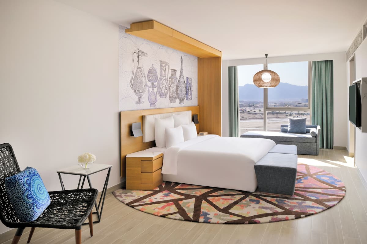 Executive Junior Suite With 1 King Bed, Sofa Bed, and Lounge Access | Bathroom | Eco-friendly toiletries, hair dryer, bathrobes, slippers