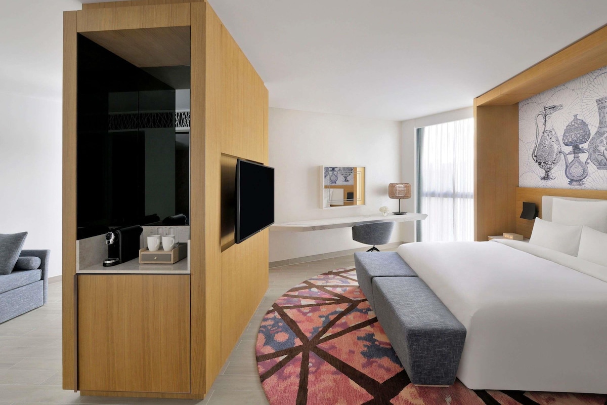 Minibar, két bảo mật tại phòng, bàn