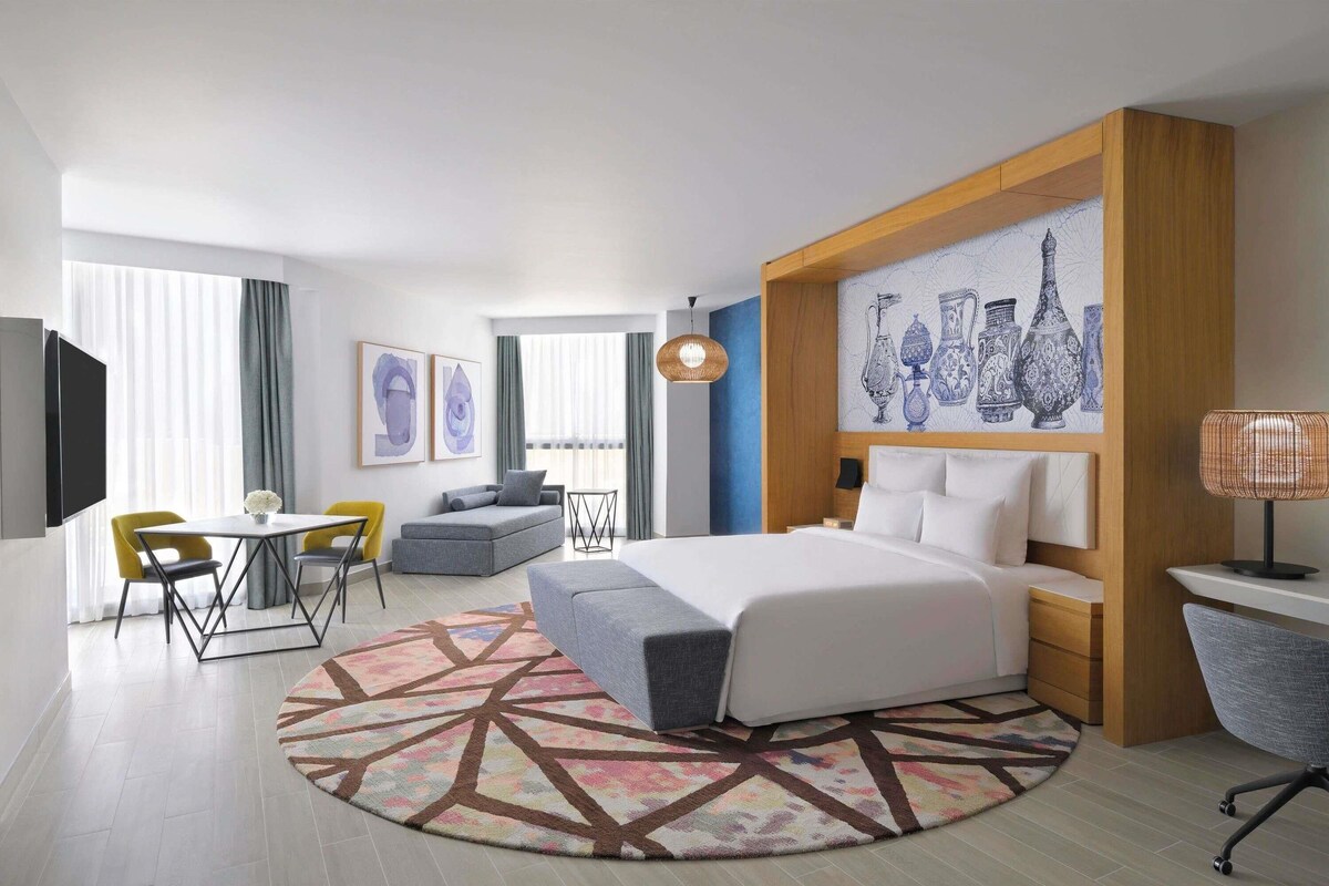 Phòng Suite Executive, 1 giường cỡ king và sofa giường (Lounge Access) | Minibar, két bảo mật tại phòng, bàn 