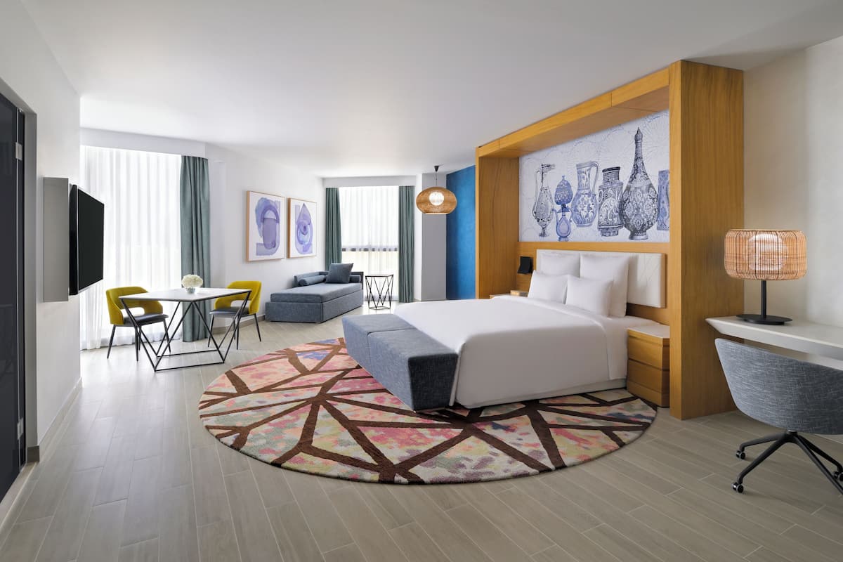Executive Suite, 1 Katil Raja (King) dengan Katil Sofa (Lounge Access) | Bar mini, peti besi dalam bilik, meja, ruang kerja komputer riba 
