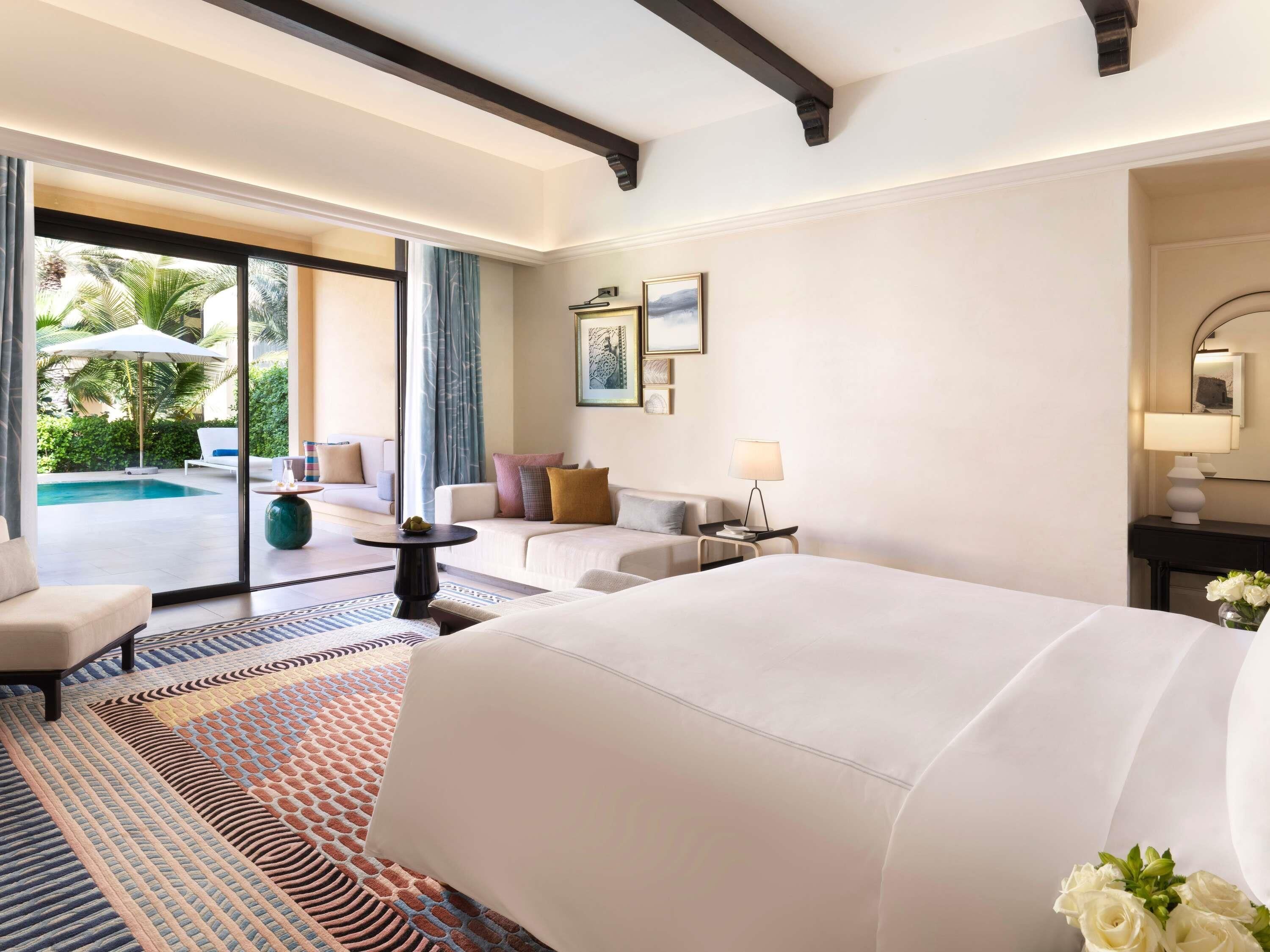  Signature One Bedroom Suite, Private Pool, Garden View, Club Benefits | 高級寝具、羽毛の掛け布団、低反発ベッド、ミニバー