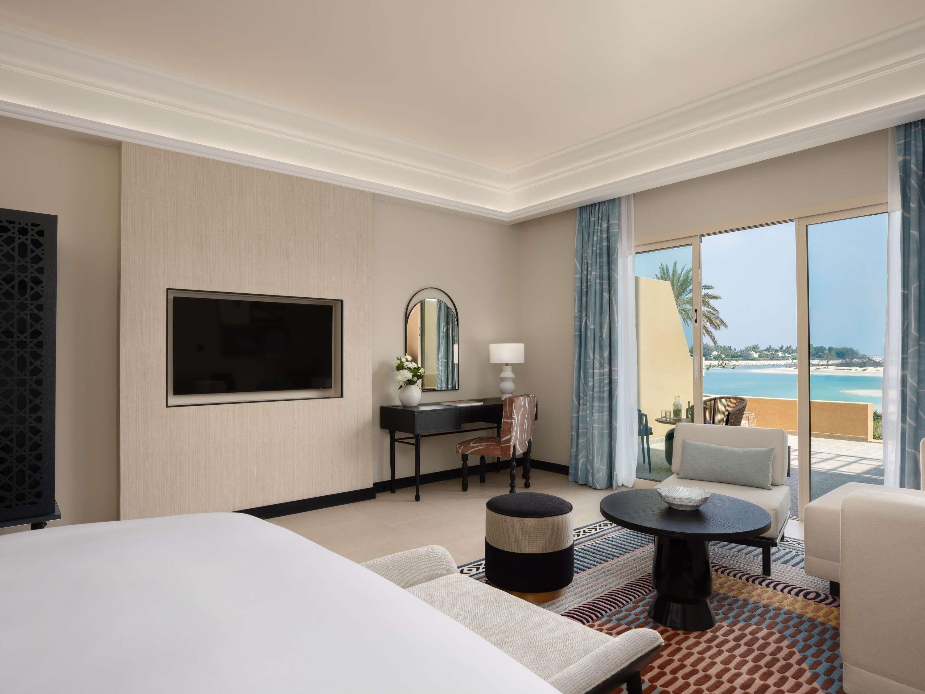 Superior Room, 1 King Bed, Sea View | Premium bedding, down comforters, memory foam beds, minibar