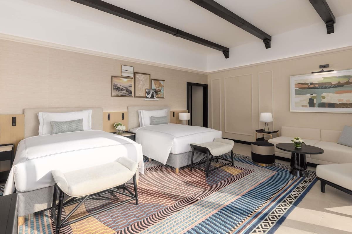 Habitación de lujo, 2 camas Queen size, frente al mar | Ropa de cama de alta calidad, edredón y camas con efecto memoria