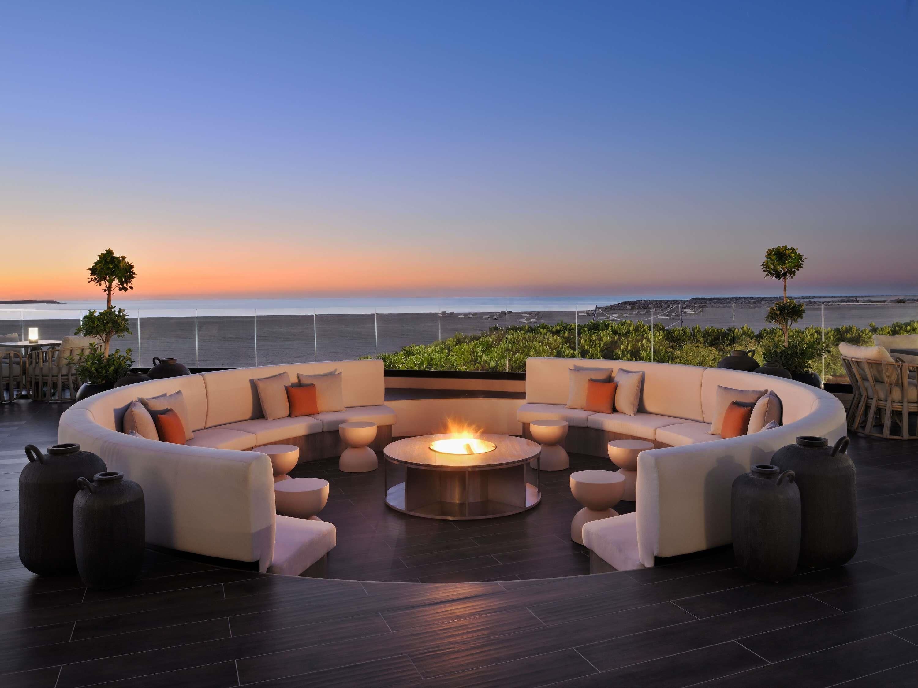 3 restaurantes, se sirven comidas, cenas y cocina francesa