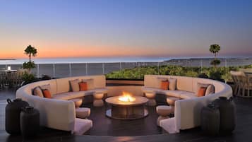 3 restaurantes, se sirven comidas, cenas y cocina francesa