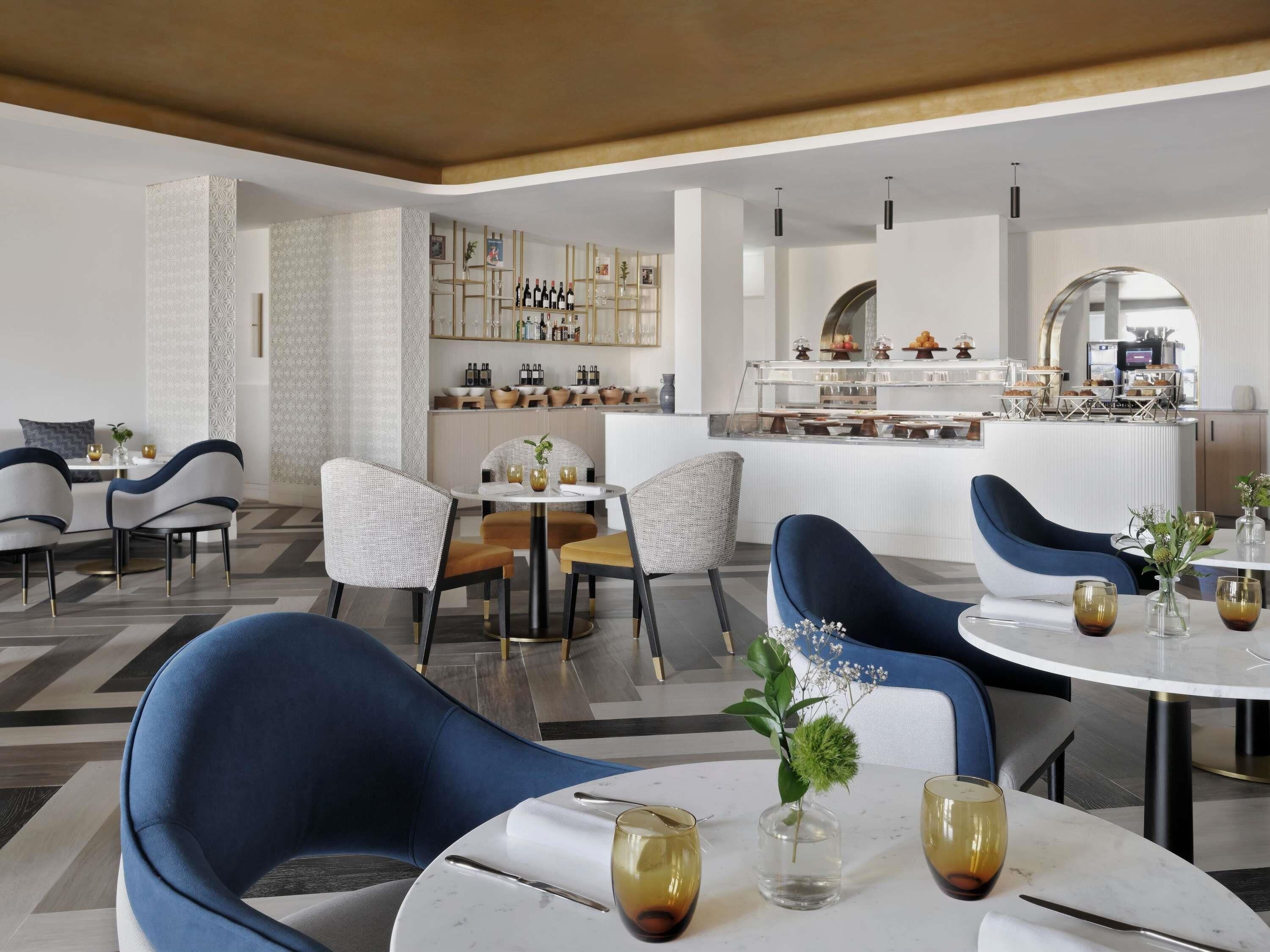 Ylelliset vuodevaatteet, untuvapeitot, memory foam -patjalliset sängyt