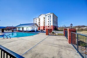 Pool - Still Waters (Sevierville)