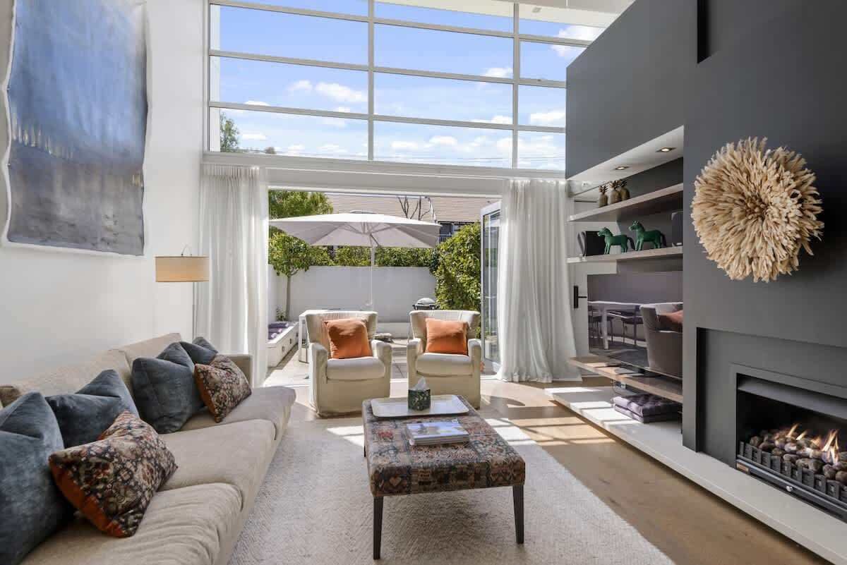 TV, fireplace, offices