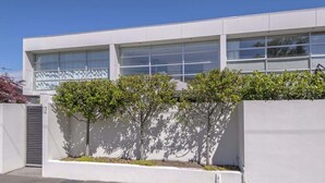 Exterior - Holly Road Executive Townhouse (Christchurch)