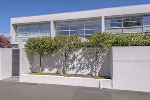 Exterior - Holly Road Executive Townhouse (Christchurch)