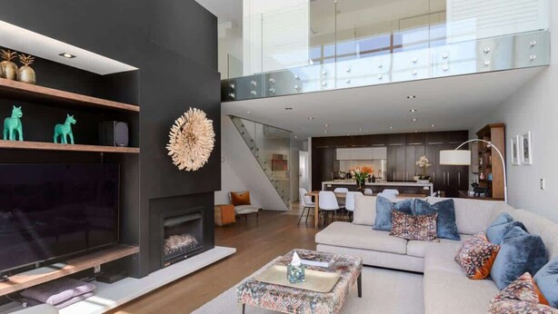 Living area - Holly Road Executive Townhouse (Christchurch)