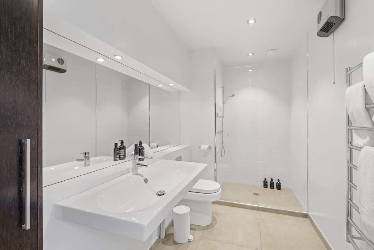 Full bathroom