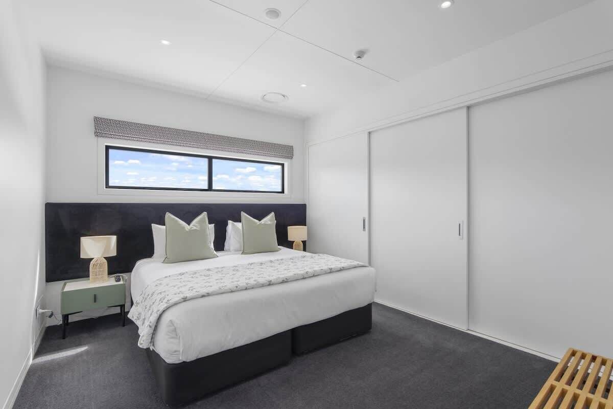 3 bedrooms, desk, iron/ironing board, WiFi
