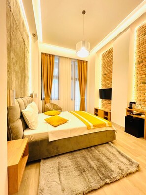 Deluxe Double Room | Minibar, in-room safe, blackout drapes, iron/ironing board - House4You Blanari (Bucharest)