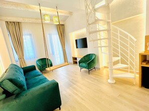 Deluxe Triple Room | Minibar, in-room safe, blackout drapes, iron/ironing board - House4You Blanari (Bucharest)