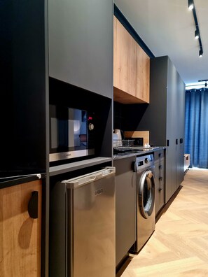 Apartamento estándar, 1 cama doble, no fumadores | Cocina privada | Frigorífico, microondas, tostadora y utensilios de cocina