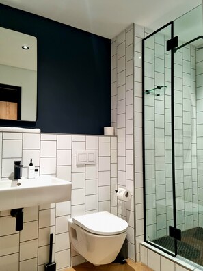 Standard Apartment, 1 Double Bed, Non Smoking | Bathroom