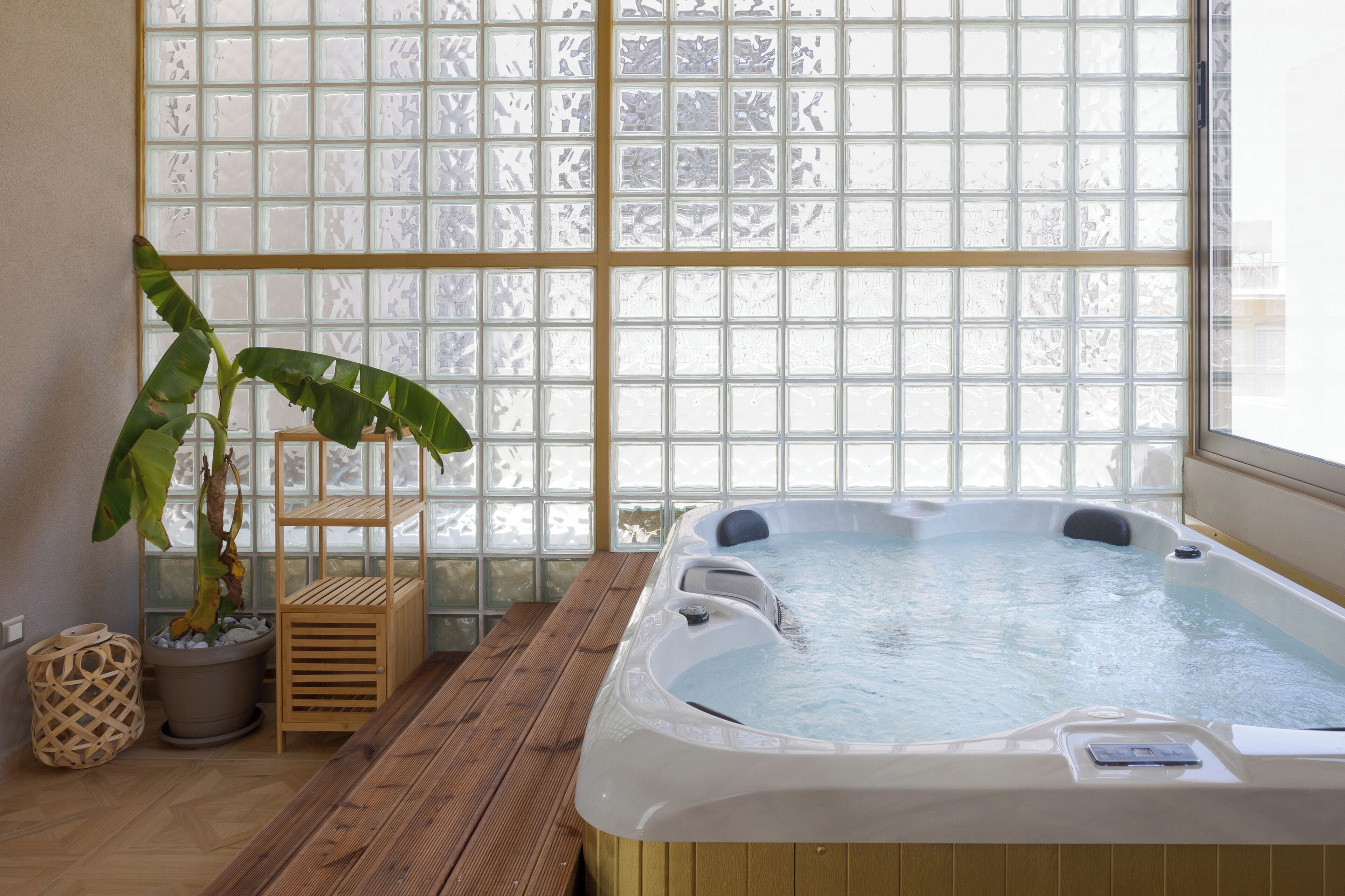 Rouge Gold with Hot Tub | Tina de hidromasaje