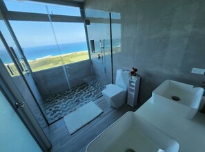 Towels, soap, shampoo, toilet paper - Torremar Luxury Villa: A Luxurious Coastal Escape for Adults (Isabela)