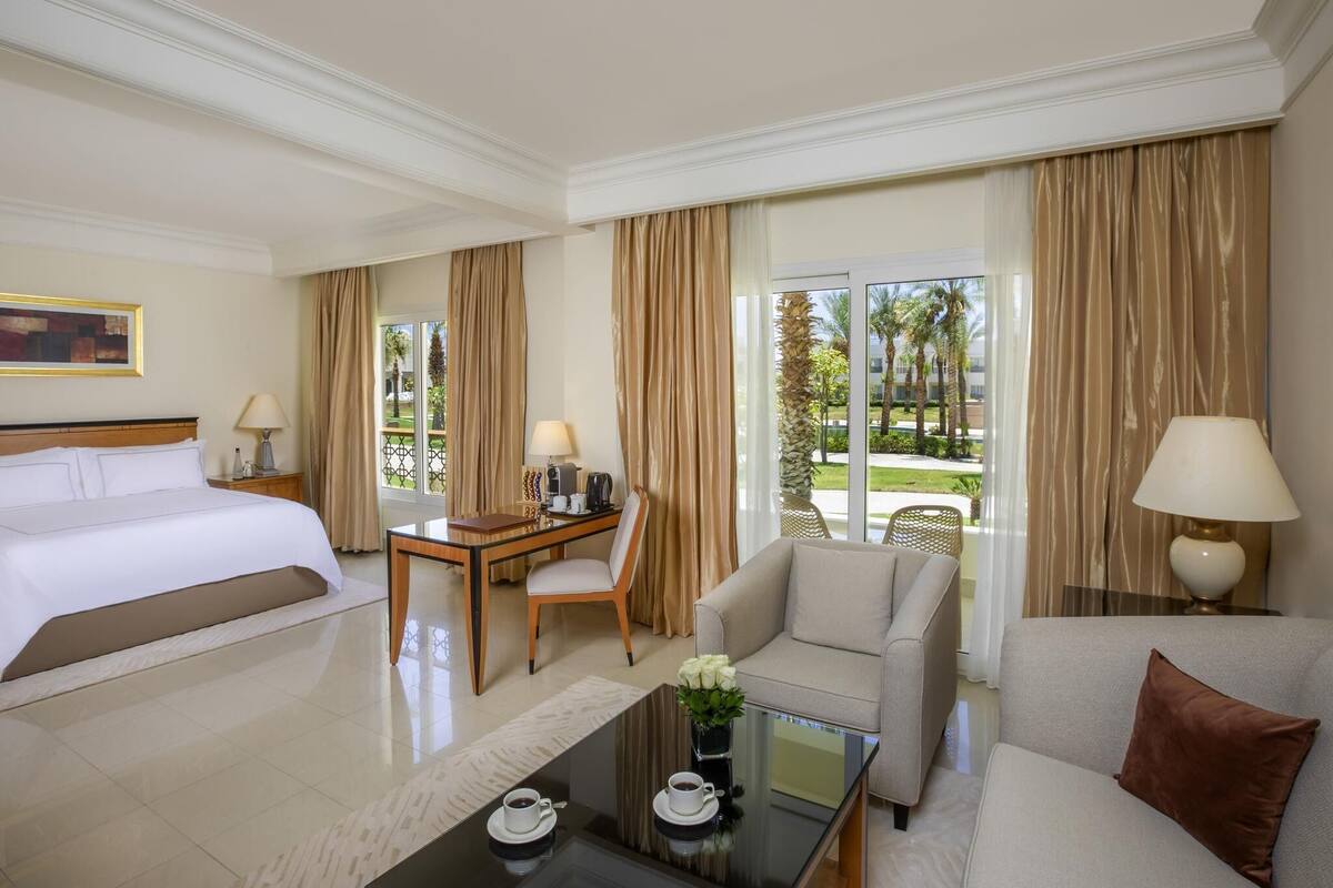 Free minibar, in-room safe, blackout curtains, soundproofing