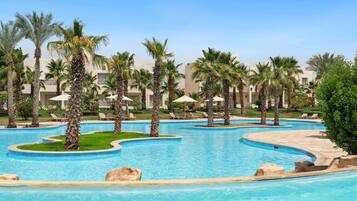 4 outdoor pools