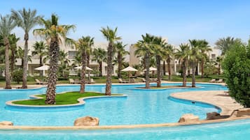 4 piscinas al aire libre