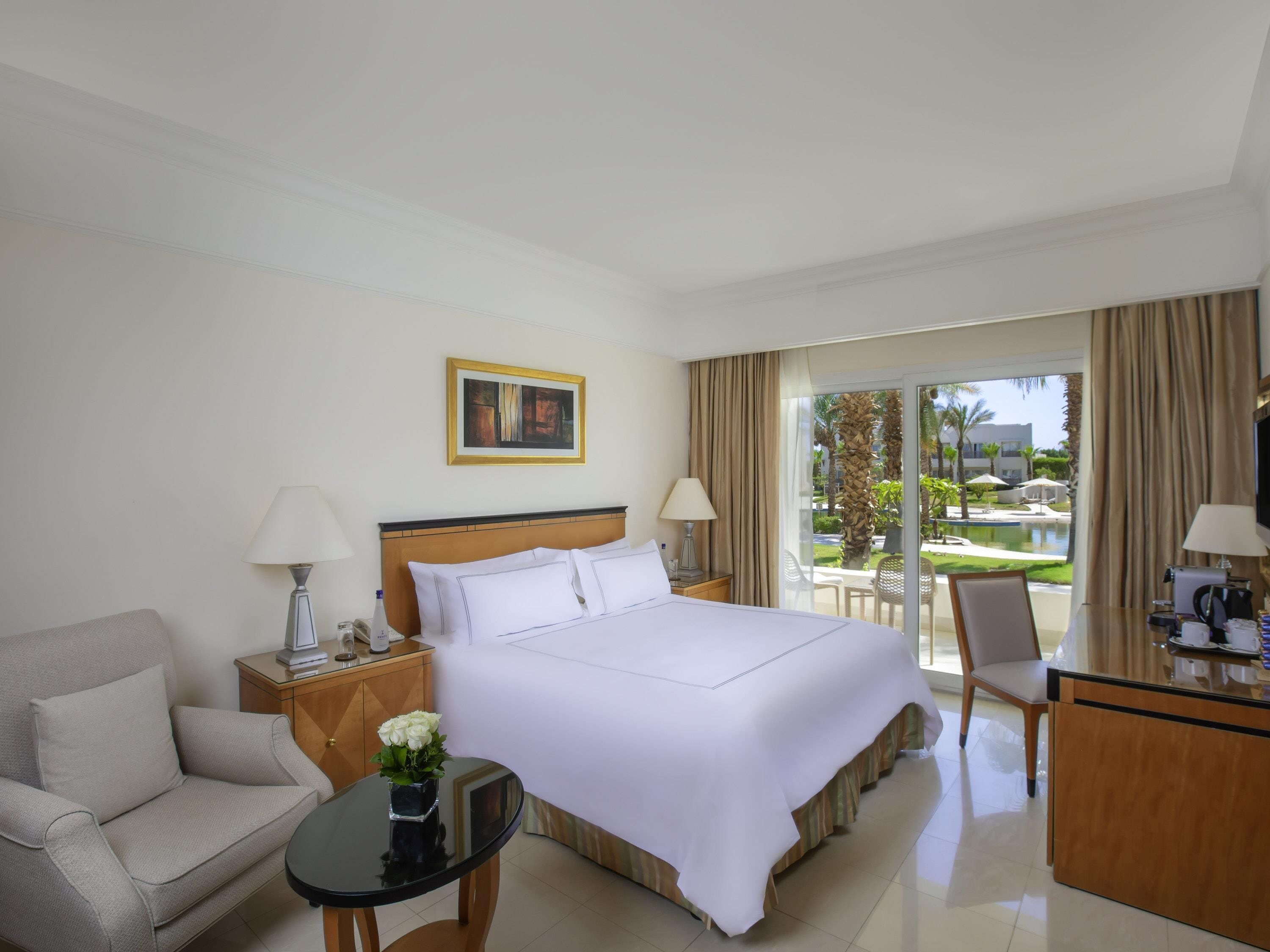 Family Room Aqua | Free minibar, in-room safe, blackout curtains, soundproofing