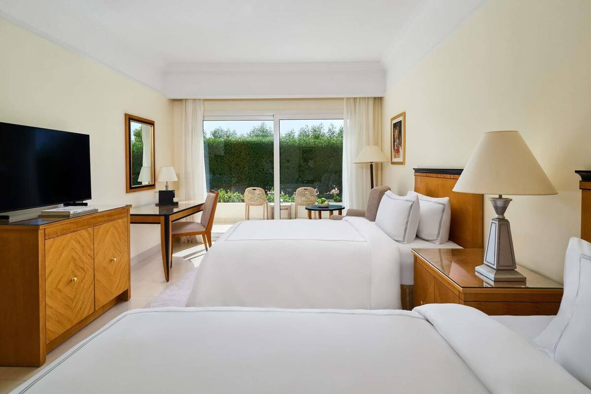 Free minibar, in-room safe, blackout curtains, soundproofing