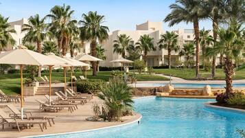 4 piscinas al aire libre