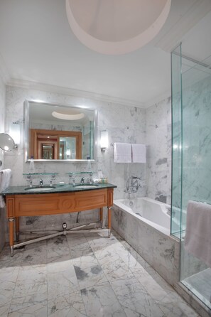 Swiss Select Room Adult | Bathroom | Free toiletries, hair dryer, bathrobes, slippers - Swissôtel Sharm El Sheikh All Inclusive Collection (Sharm El Sheikh)