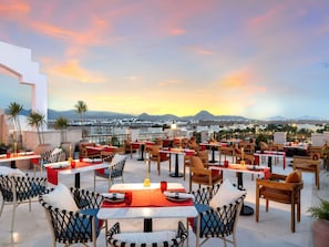 12 bars/lounges, poolside bar, beach bar
