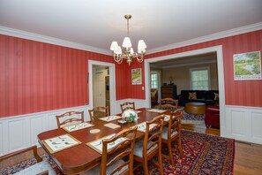 Dining - Thistle Cottage–Historic Annie Oakley Home in the Heart of Downtown Pinehurst (Pinehurst)