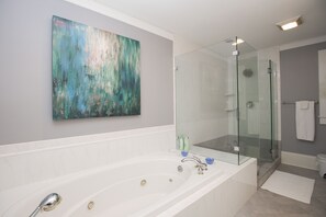 Towels - Thistle Cottage–Historic Annie Oakley Home in the Heart of Downtown Pinehurst (Pinehurst)