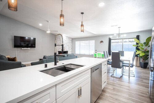 Desert Oasis Close to Freemont Street