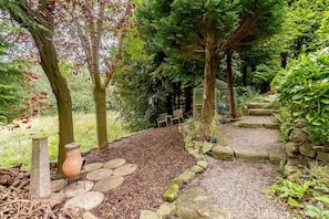 House | Property grounds - 4-bed House in Wetherby, Sleeps 8, Near York (Leeds)